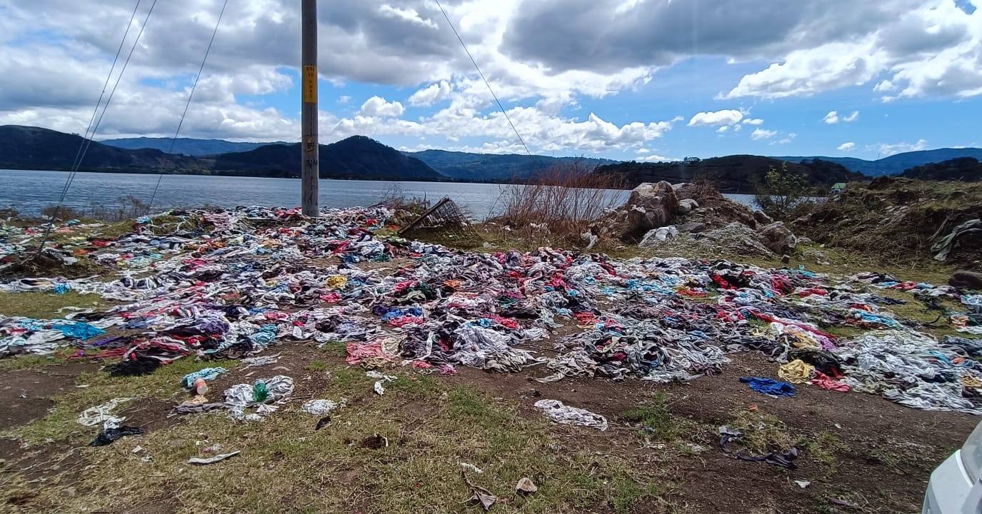 Retiran 2 mil 400 metros cúbicos de desechos del lago de Amatitlán