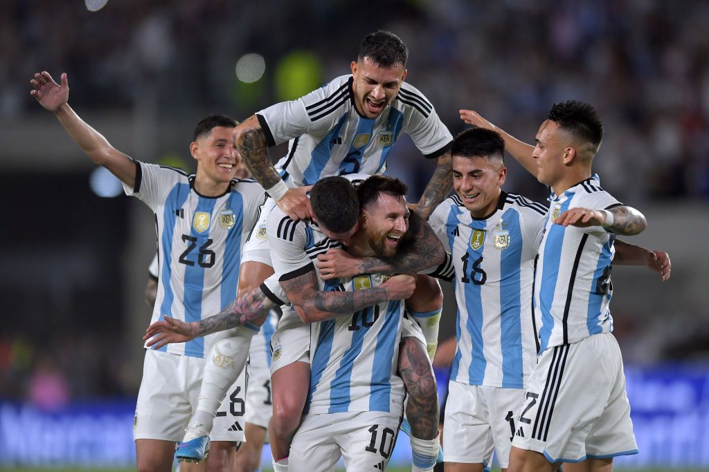 Argentina disfrutó de los «Muchachos» y del gol 800 de Messi