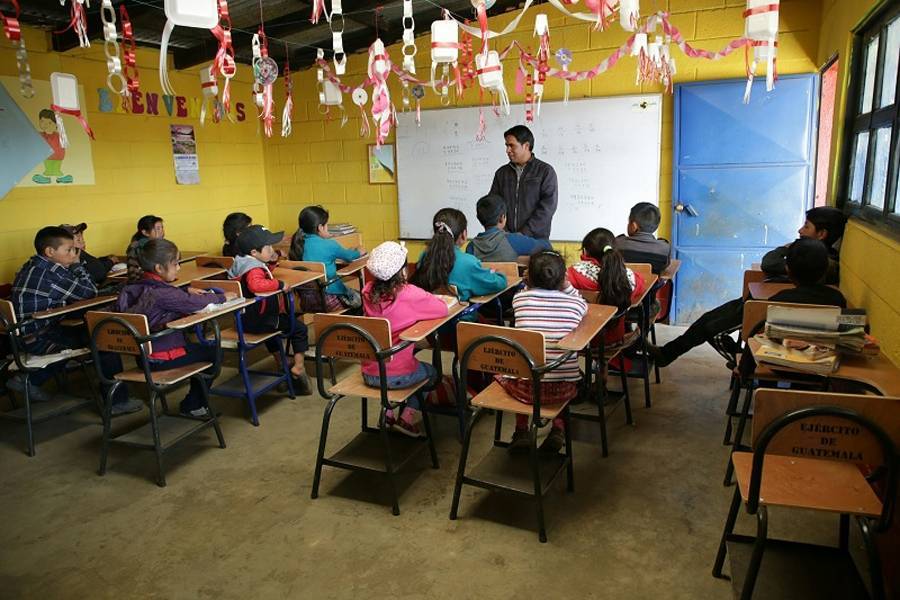 Maestros del sistema de educación pública.