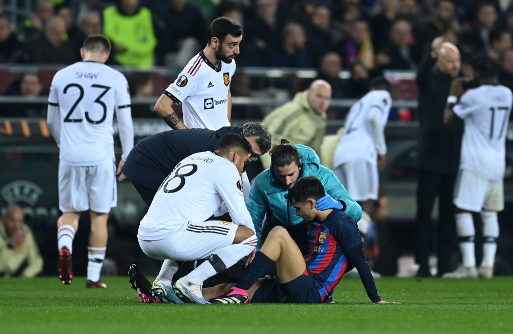 Pedri se retira del entreno y es duda para el Clásico ante el Madrid