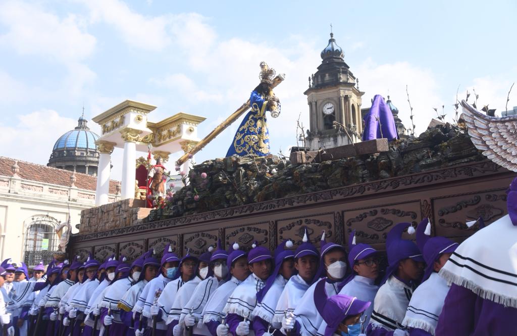 Emotiva procesión infantil de Jesús Nazareno de Candelaria recorre zonas 1 y 2