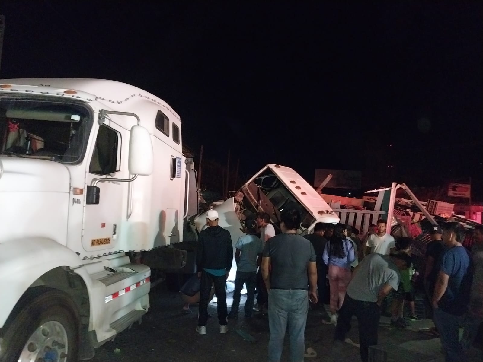 Tráiler y camión chocan en ruta al Atlántico