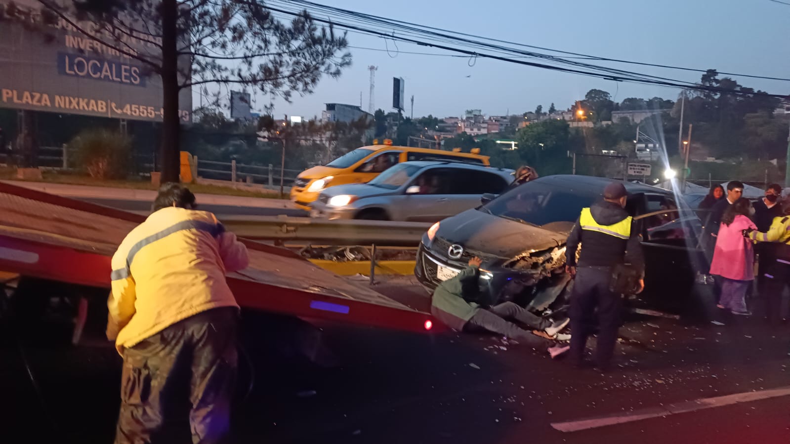 Vehículos impactan en carril reversible de la ruta Interamericana