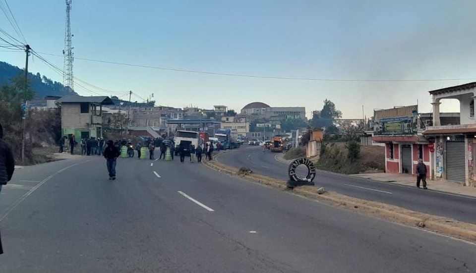 Bloquean paso en ruta Interamericana