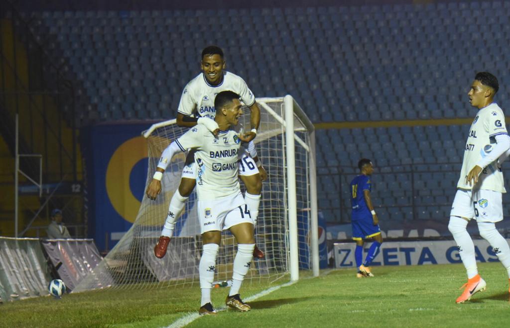 Comunicaciones deja al borde del abismo a Santa Lucía