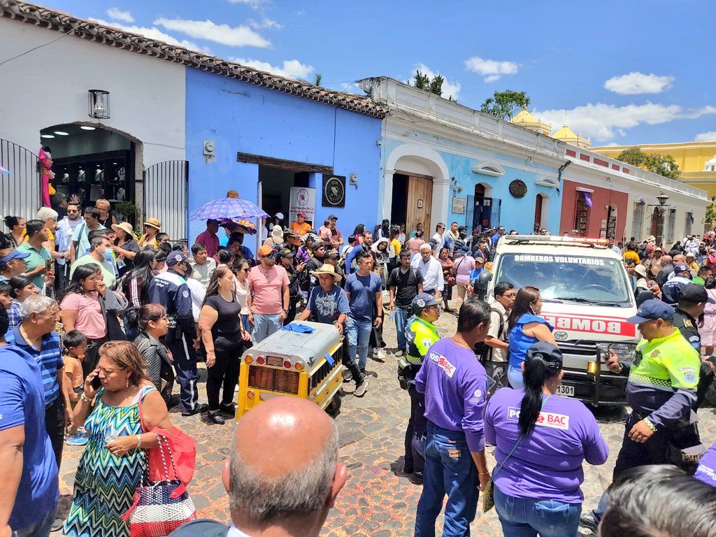 Salvadoreña resulta herida por explosión de pirotecnia en Antigua Guatemala