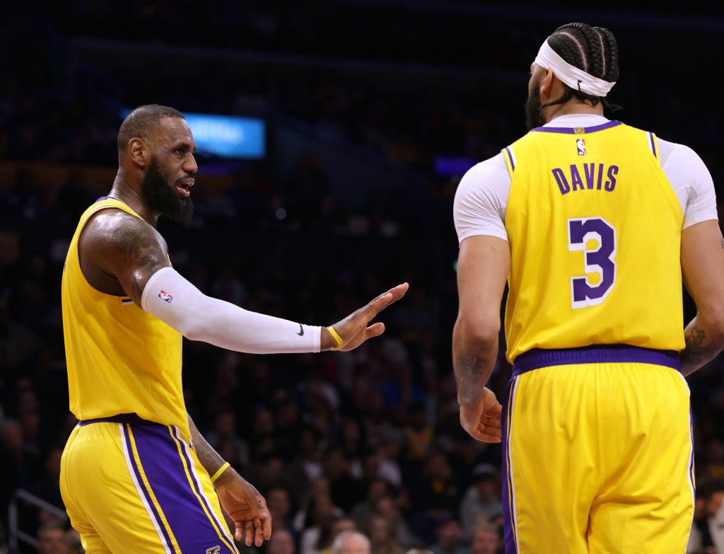 Lakers vuelven a playoffs tras vibrante partido ante Timberwolves