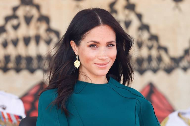 Con un rostro evidentemente cambiado, Meghan Markle aparece en redes