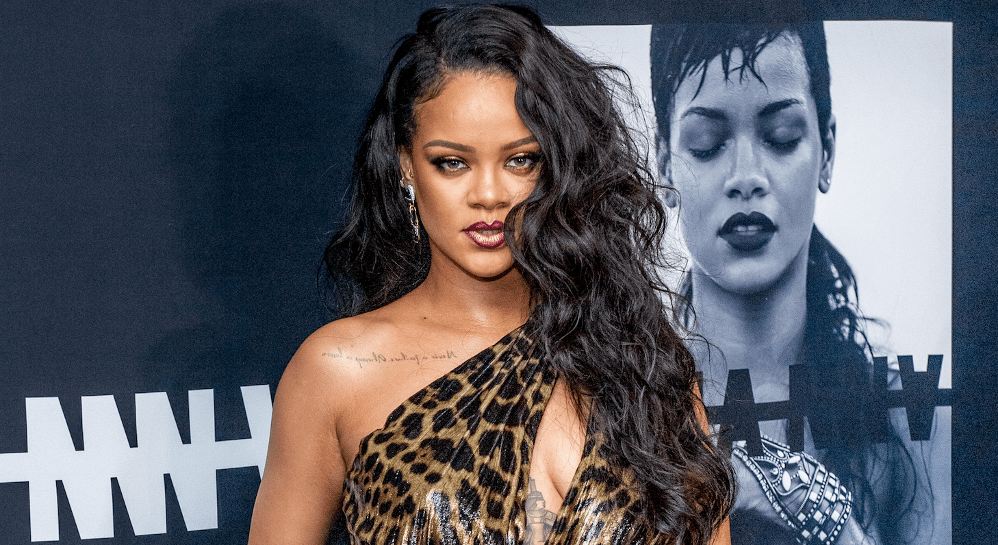 Rihanna recibe críticas tras posar con lencería en la recta final de su embarazo