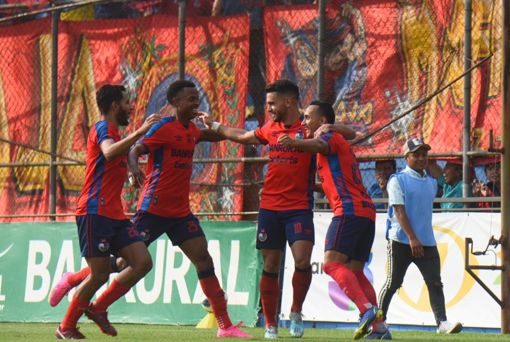 Matías Rotondi guía el triunfo rojo ante Antigua a base de goles