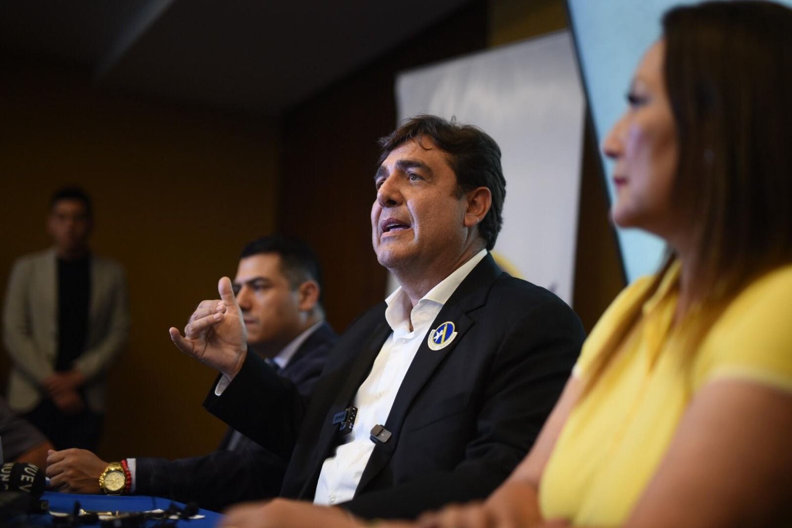 Candidatura de Carlos Pineda queda suspendida provisionalmente