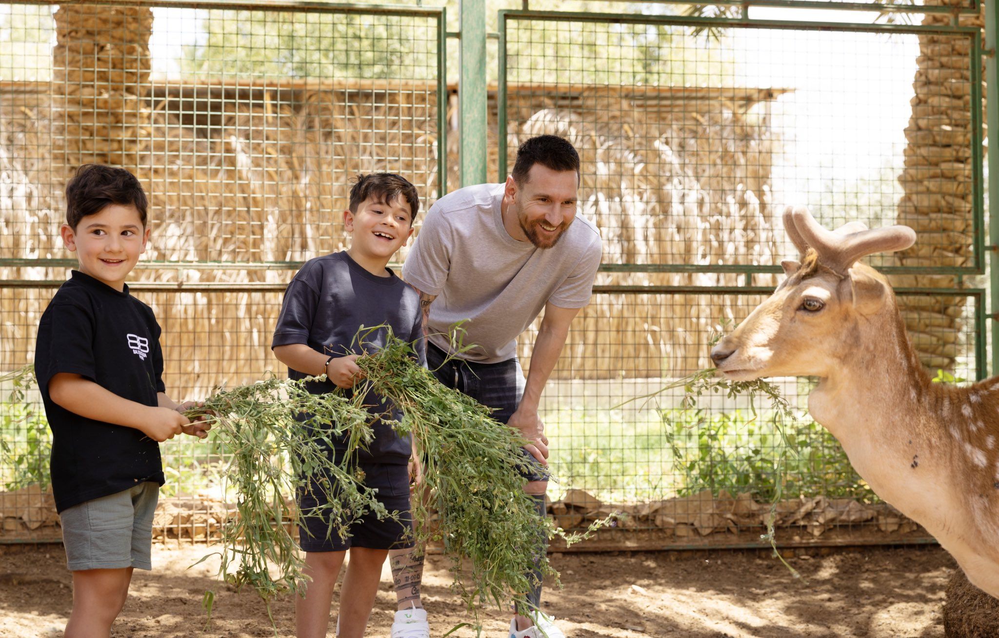 En medio de rumores sobre su futuro, Messi viaja en su día libre a Arabia Saudita