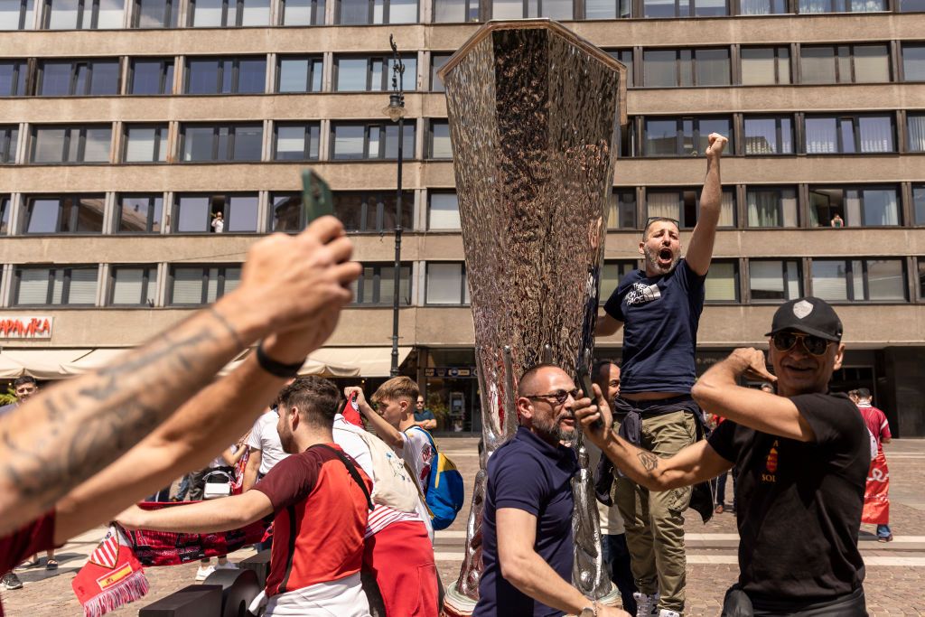 Reportan aficionados heridos en la antesala de la final de Europa League