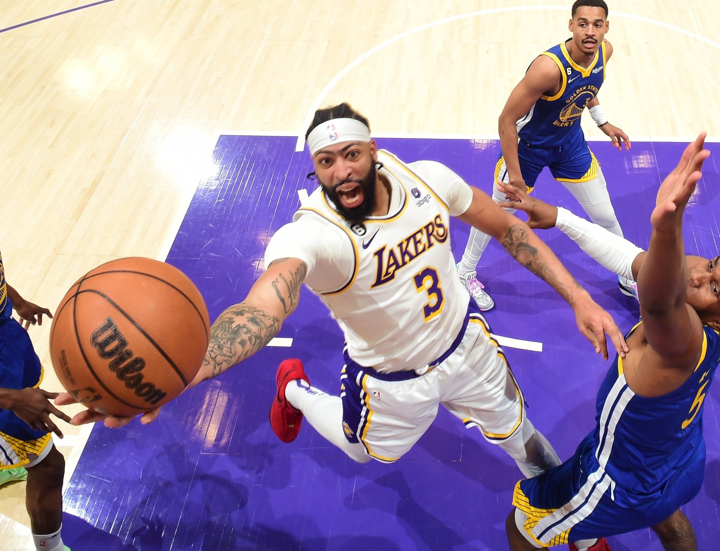 Lakers retoman la ventaja ante los Warriors con un contundente triunfo