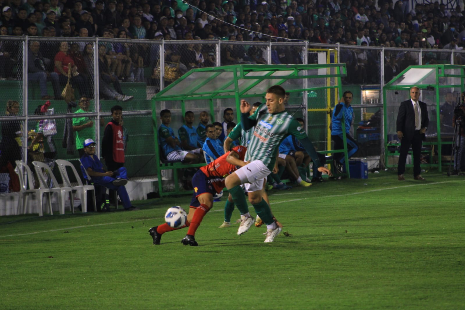 ¡Primer round! Todo listo para la final de ida entre Antigua GFC y Xelajú MC