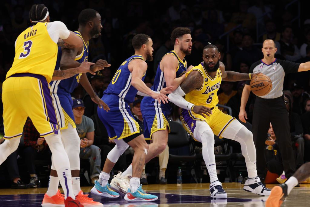 Lakers tumban al vigente campeón y son finalistas de Conferencia