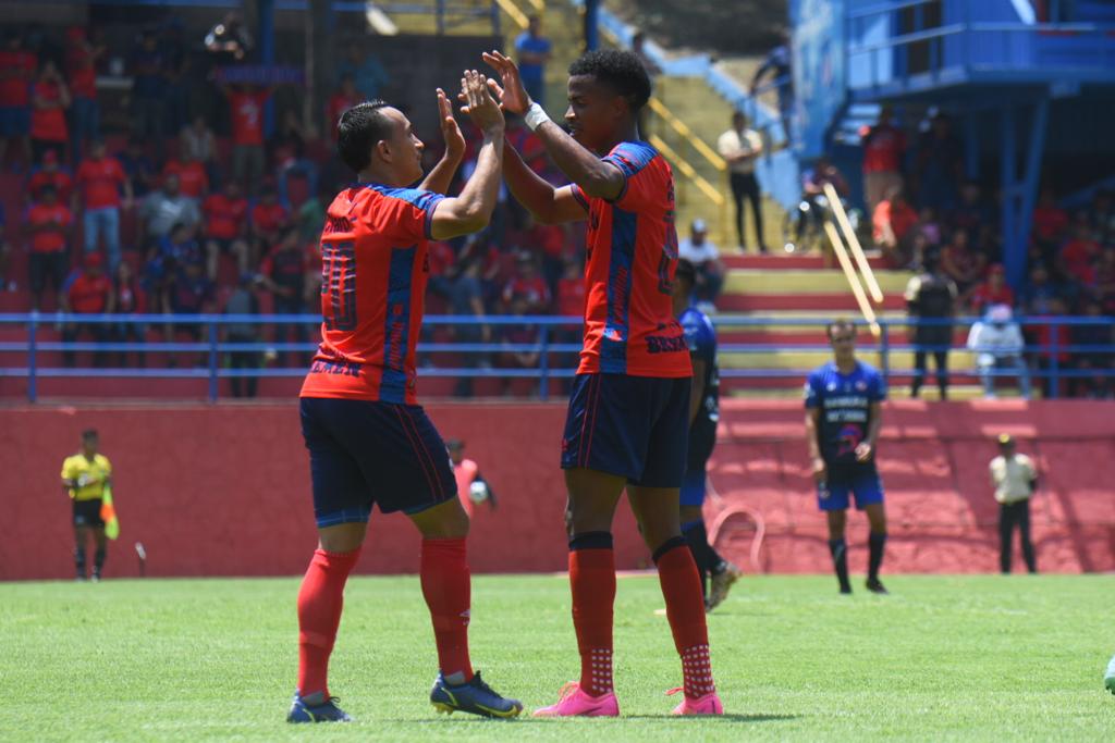 ¡Goleada roja! Matos guía el triunfo escarlata y ponen la mira en el Clásico