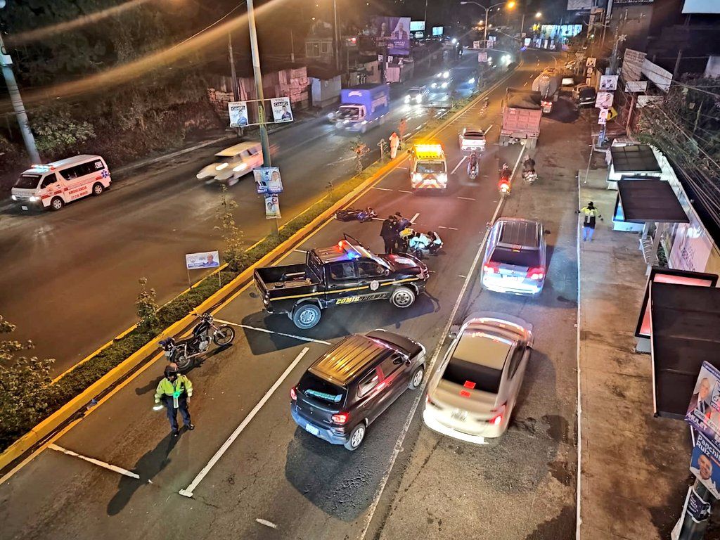 Conductor de motocicleta sufre aparatoso accidente en la ruta Interamericana