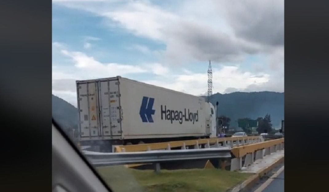 VIDEO. Tráiler circula en sentido contrario en autopista Palín-Escuintla