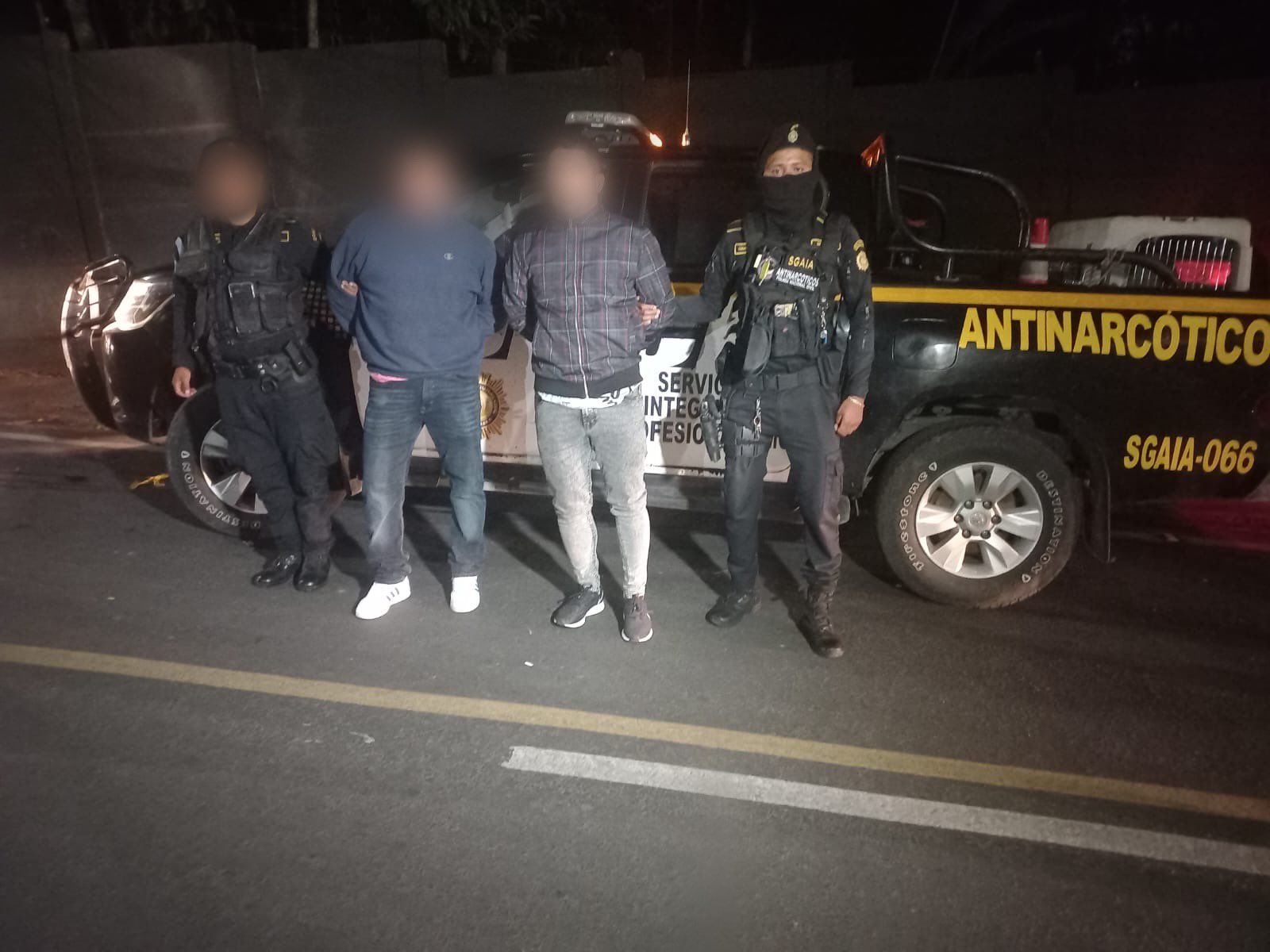 PNC detiene a hermanos por trasladar paquete con cocaína