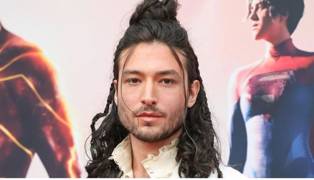 Ezra Miller “The Flash” habla sobre sus denuncias criminales