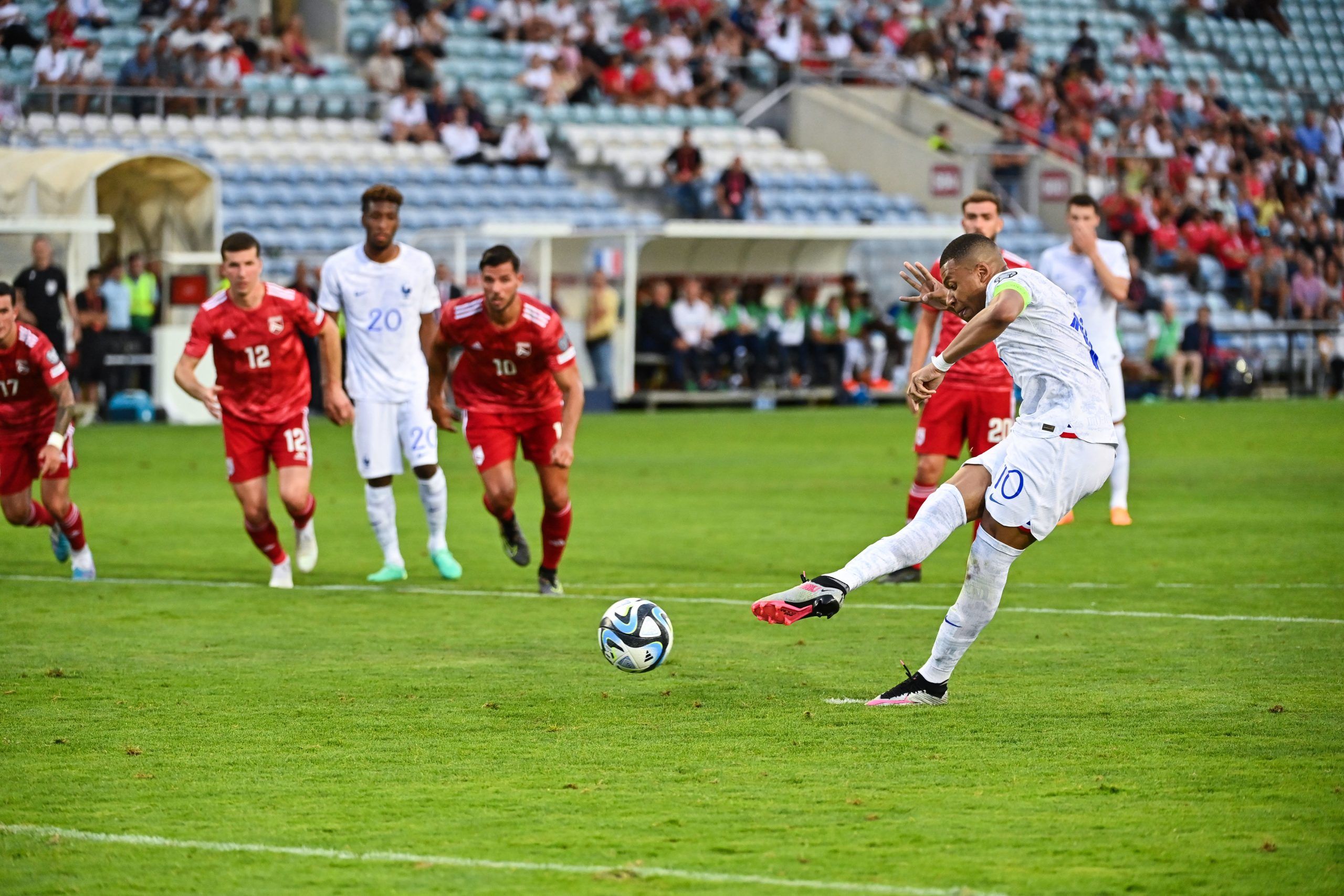 Mbappé lidera la goleada de Francia y les acerca a la Euro 2024