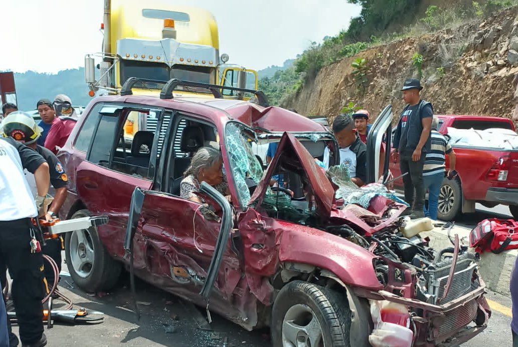 Múltiple choque en el Libramiento de Chimaltenango involucra 12 vehículos