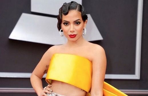 Anitta enloquece a fans con candente baile en tanga