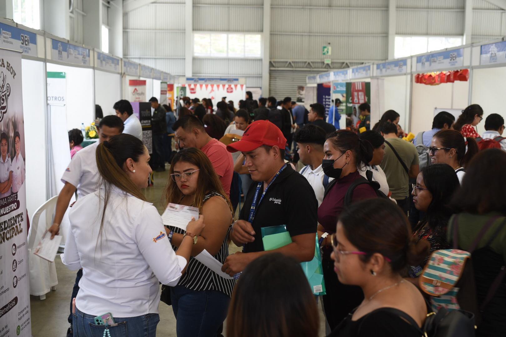 Empresas ofrecen más de tres mil oportunidades de trabajo