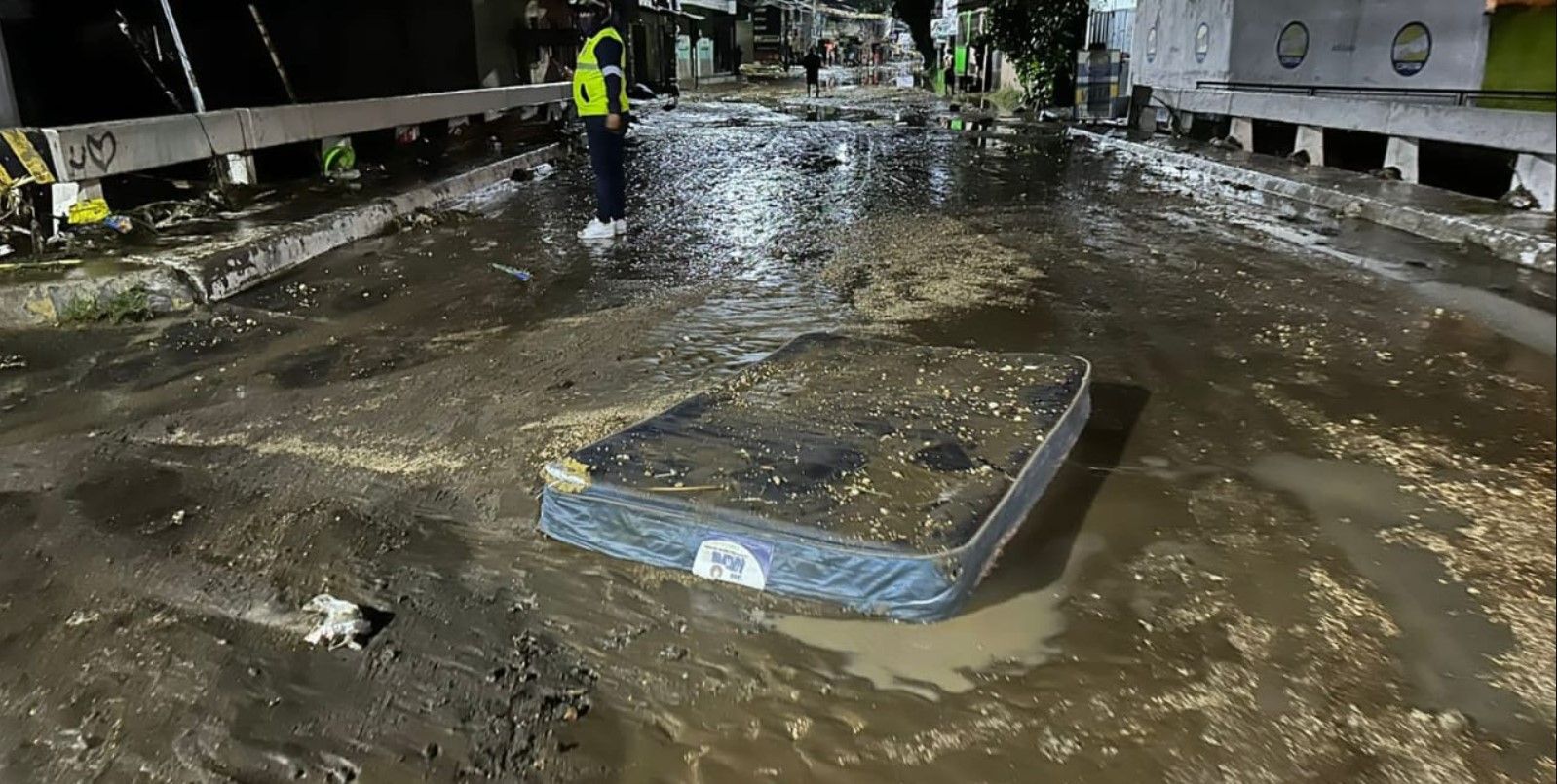 Por desborde del río Platanitos se inundan varias viviendas en San Miguel Petapa