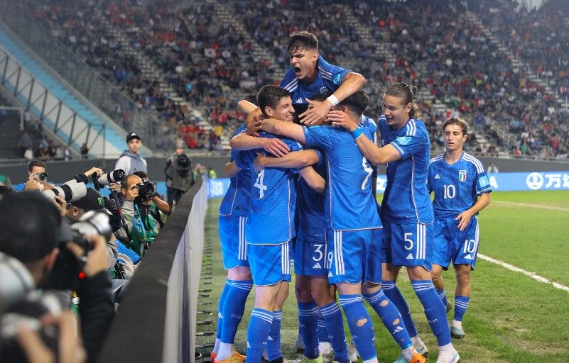 Italia o Uruguay alcanzará el domingo su primer título mundial en Sub-20