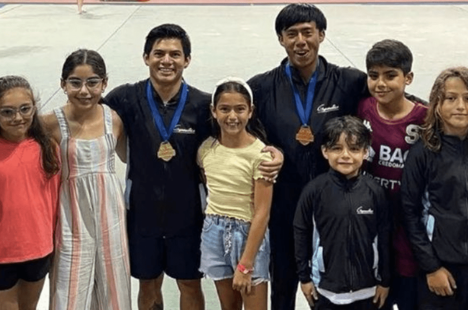 Jorge Vega con medalla de oro en la Copa Internacional Estrellas Gimnasticas