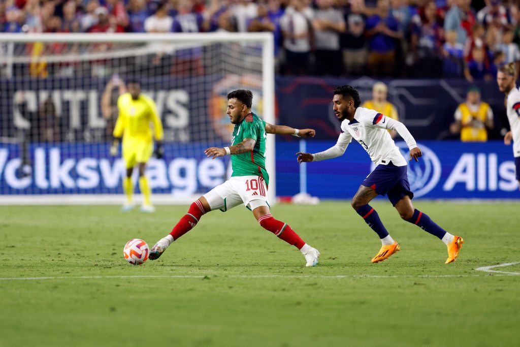 Suspenden a cuatro futbolistas de México y EEUU por riñas en Liga de Naciones