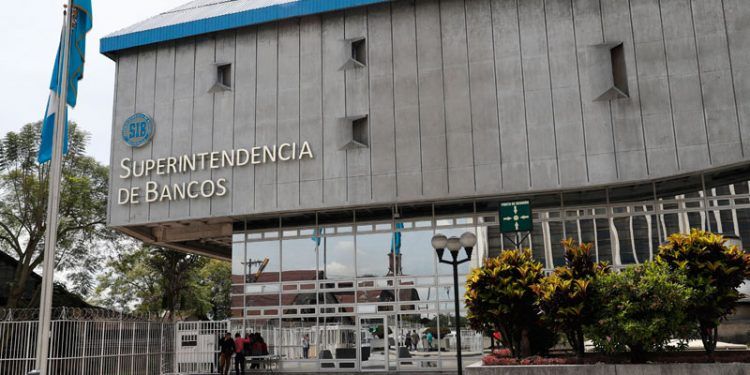 El viernes y el lunes no habrá bancos