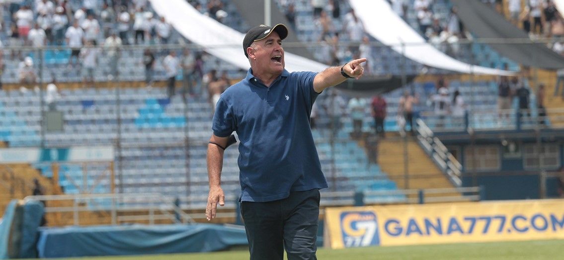 Willy Coito Olivera renueva con Comunicaciones para la próxima temporada