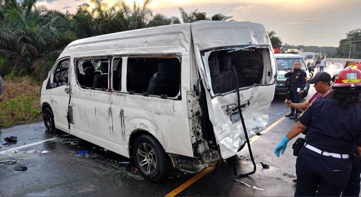 Turistas de El Salvador sufren aparatoso accidente