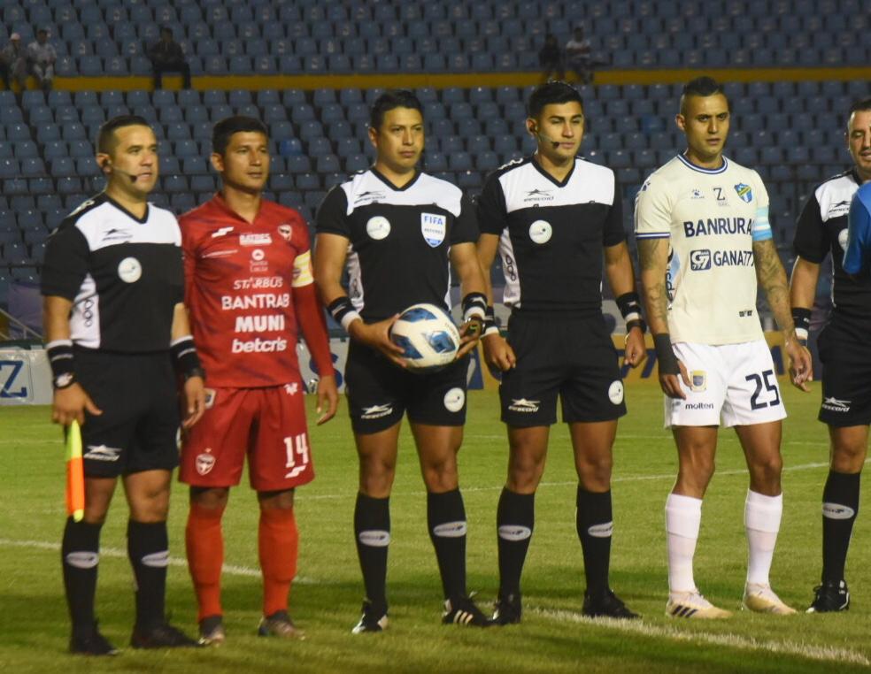 Árbitros guatemaltecos reciben llamados para el inicio de la Copa Centroamericana