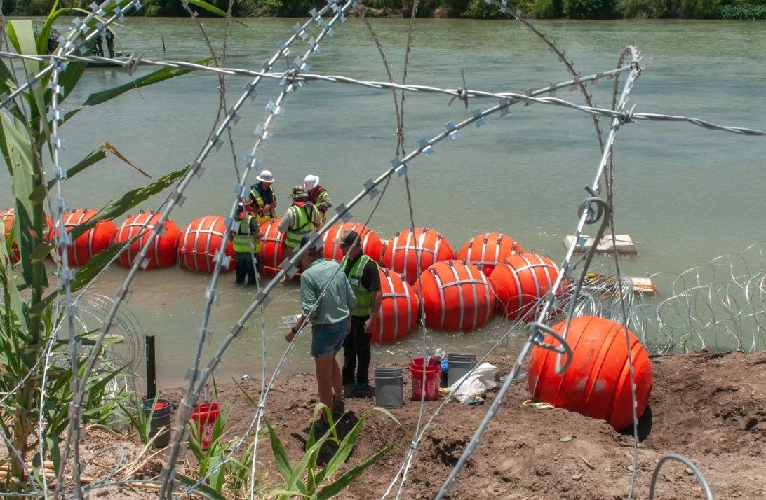 Washington y Texas discuten sobre las boyas antimigrantes