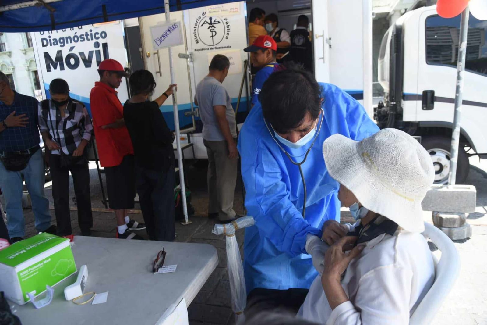 Aumenta demanda de hisopados en laboratorio móvil de zona 1