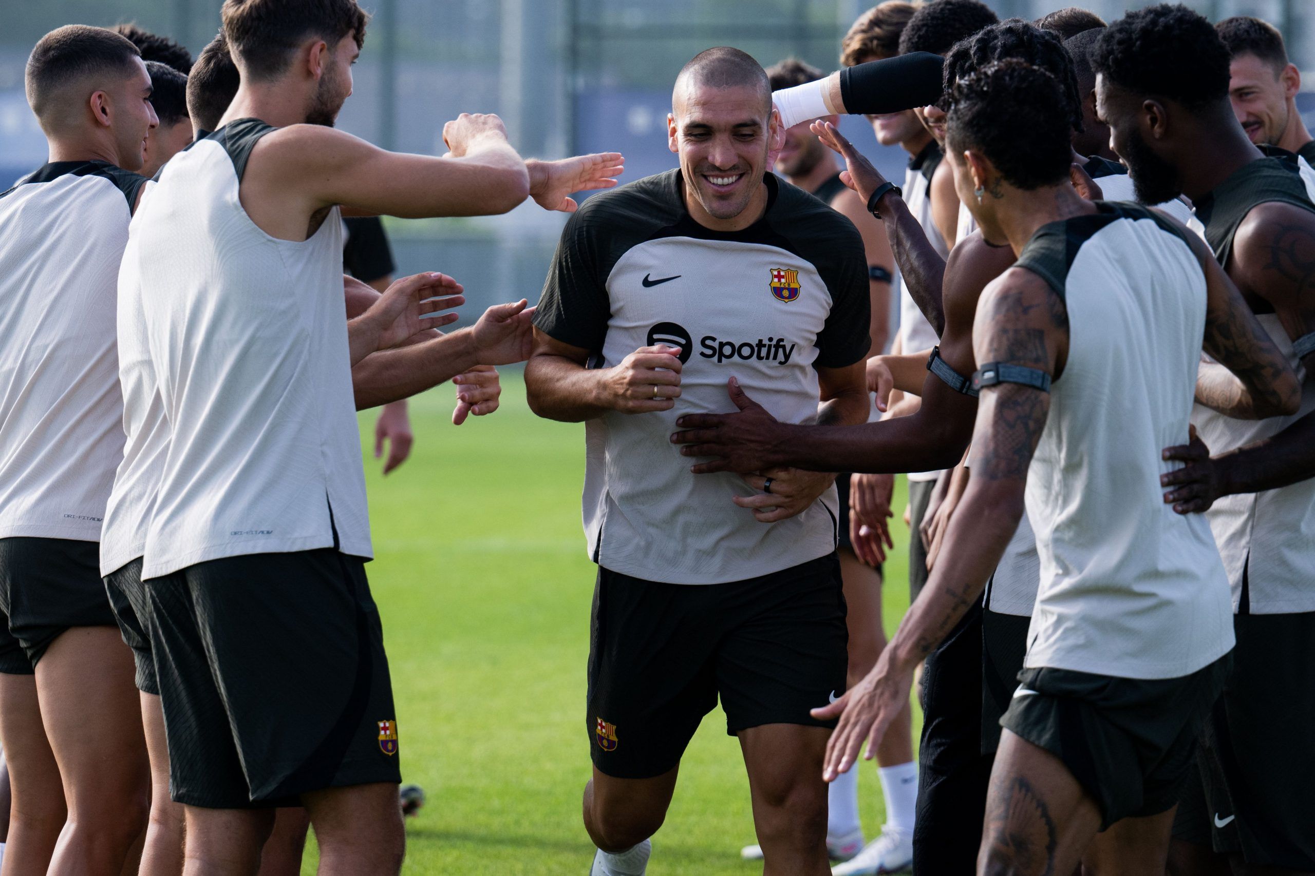 Barcelona anuncia el regreso del mediocampista Oriol Romeu