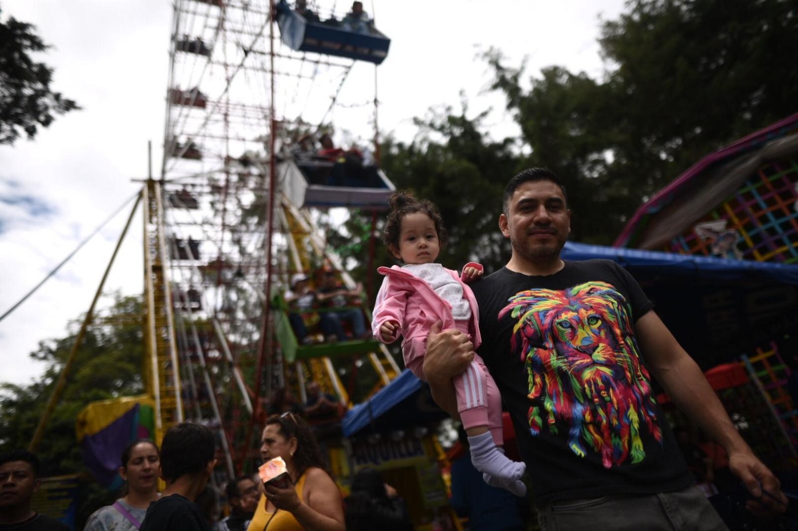 Asisten masivamente al último día de la Feria de Jocotenango