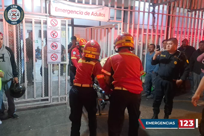 Cuatro personas resultan heridas mientras compraban en una tienda de zona 6