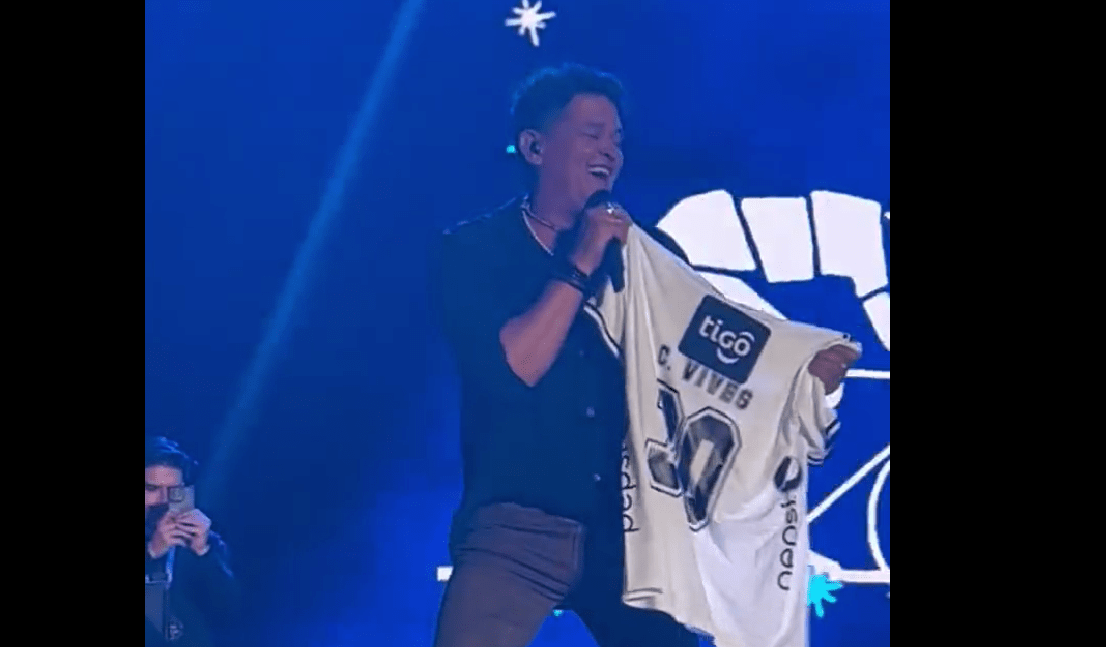 VIDEO. Carlos Vives recibe un regalo especial de un aficionado crema