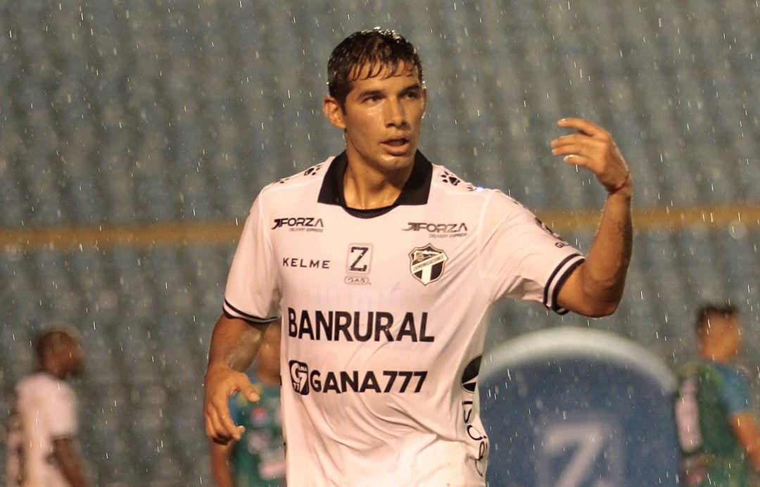 ‘Chucho’ López muestra su felicidad por defender los colores de Comunicaciones