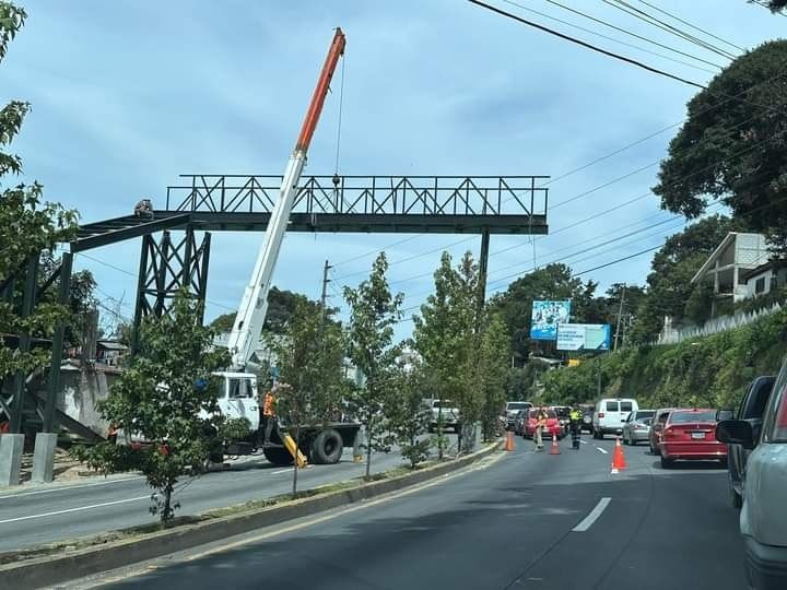 Instalarán carril reversible en ruta hacia Antigua Guatemala por instalación de pasarela