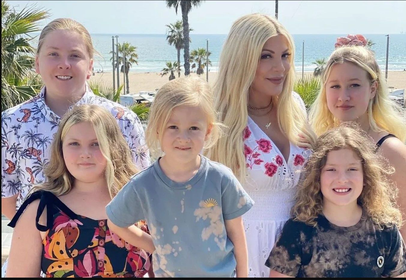 De vivir en una mansión, Tori Spelling vive en una casa rodante con sus 5 hijos