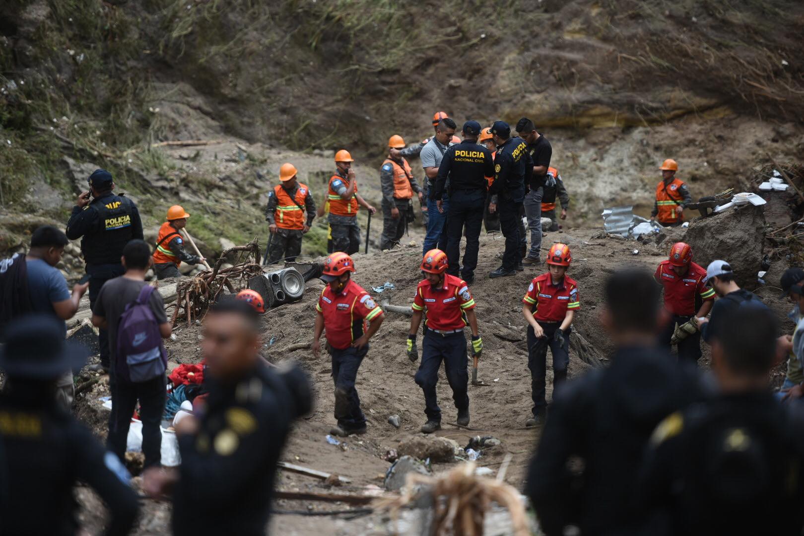 GALERÍA. Así realizan la búsqueda y rescate de víctimas en el asentamiento «Dios es Fiel»