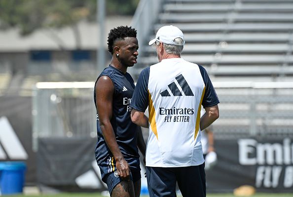 Ancelotti confirma que Vinicius sigue en período de recuperación