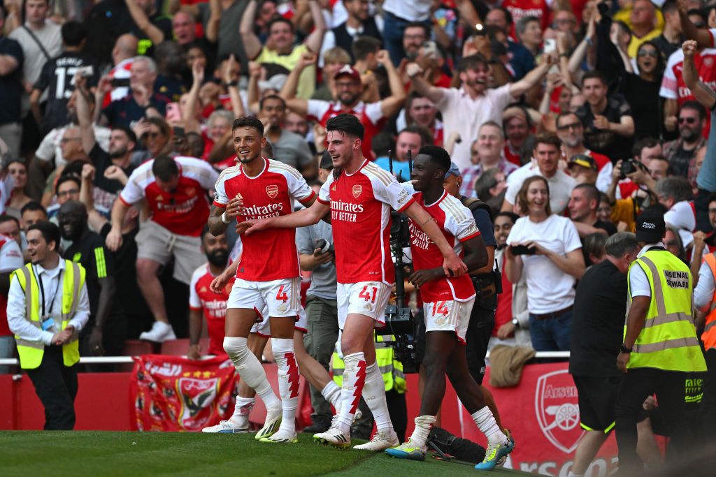 Arsenal derrota al Manchester United con dos goles en el descuento