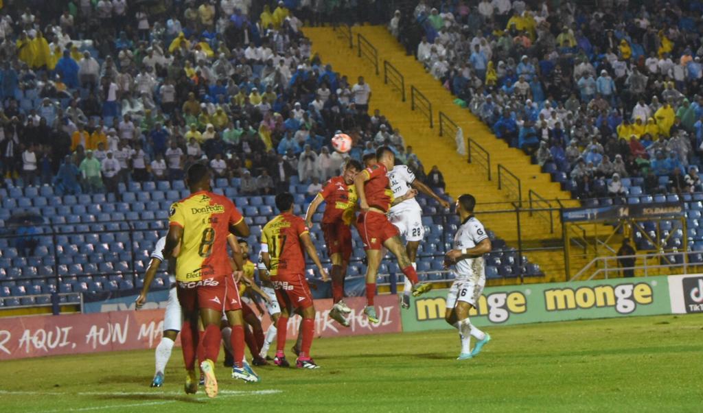 Comunicaciones y Herediano decidirán la clasificación en el juego de vuelta